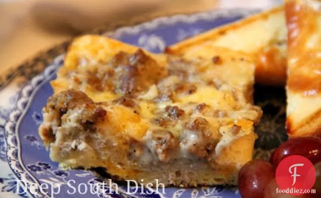 अंडा, बिस्किट और सॉसेज ग्रेवी नाश्ता पुलाव