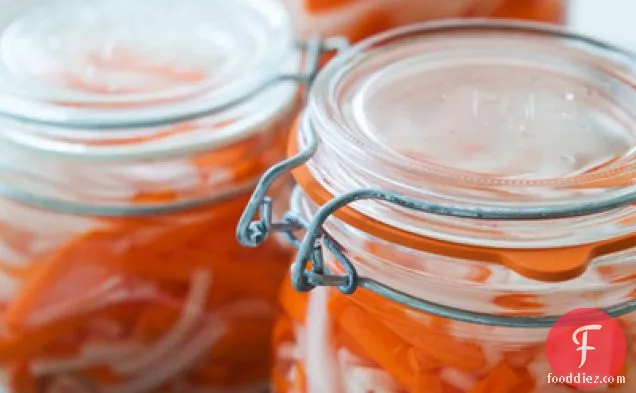 वियतनामी डाइकॉन और गाजर का अचार