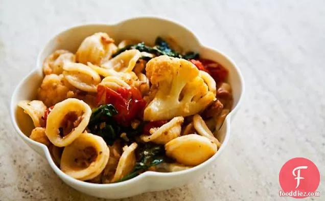 Pasta with Roasted Cauliflower and Prosciutto