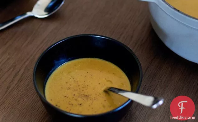 मलाईदार करी कद्दू का सूप