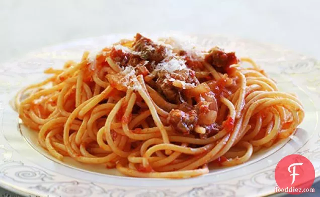 आसान इतालवी सॉसेज स्पेगेटी