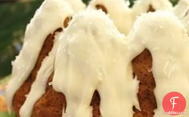दालचीनी क्रीम पनीर फ्रॉस्टिंग के साथ कद्दू मसाला केक