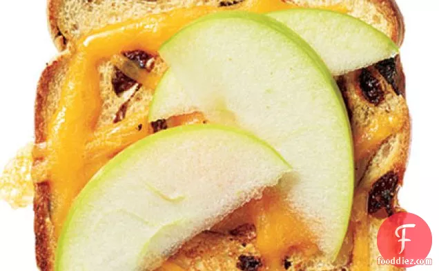 Cheddar 'n' Apple Cinnamon-Raisin Toast