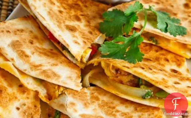 Chicken Satay Quesadillas with Spicy Peanut Dipping Sauce