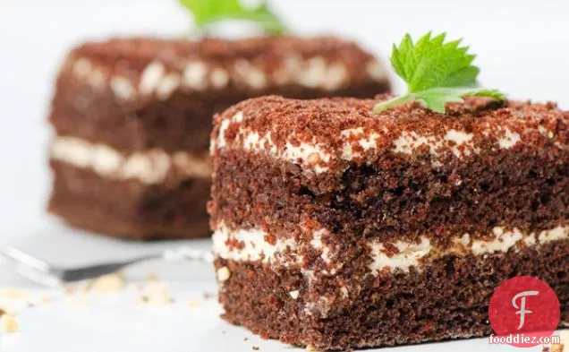 डेयरी मुक्त चॉकलेट मेयो केक या कपकेक (शाकाहारी विकल्प)