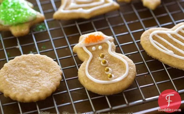 नरम डेयरी मुक्त चीनी कुकीज़ (रोल और कट)