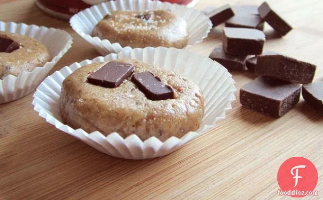 नमकीन चॉकलेट चंक नो बेक कुकीज
