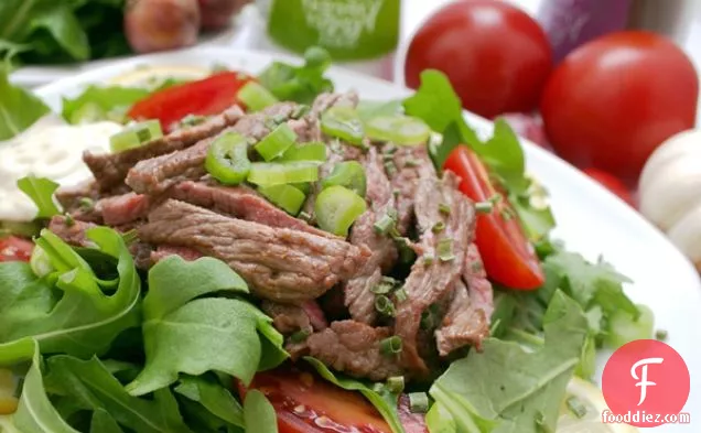 टैको स्टेक सलाद डब्ल्यू / अदरक चूना ड्रेसिंग