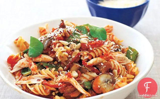 भुना हुआ चिकन के साथ फ्यूसिली माइकल एंजेलो