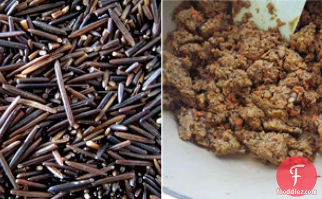 जंगली चावल और मसालेदार दाल भरवां बलूत का फल स्क्वैश