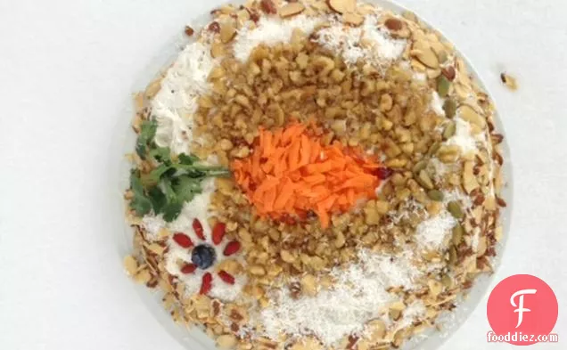 डेयरी मुक्त क्रीम पनीर फ्रॉस्टिंग के साथ लस मुक्त गाजर का केक