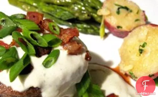 गोरगोन्जोला क्रीम सॉस के साथ ग्रिल्ड फ़िले मिग्नॉन