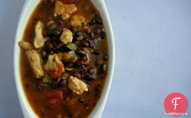 चिपोटल चिली, ब्लैक बीन और चिकन सूप