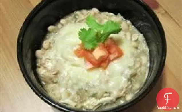 चिकन के साथ धीमी कुकर सफेद मिर्च