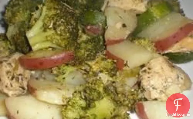 सब्जियों और जड़ी बूटी सॉस के साथ चिकन