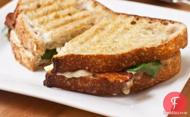 ग्रील्ड पनीर और टमाटर का सूप...