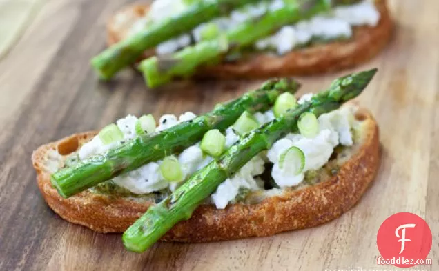 Grilled Asparagus Tartines with Fresh Ricotta, Pesto and Scallions