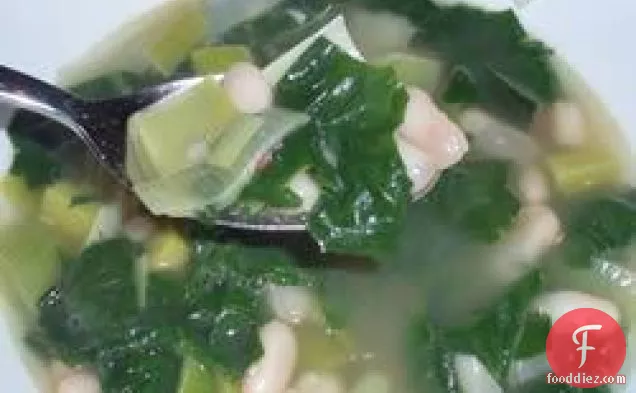 Spinach and Leek White Bean Soup