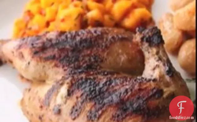 रक्त नारंगी और मेंहदी के साथ ग्रील्ड खेल मुर्गियाँ