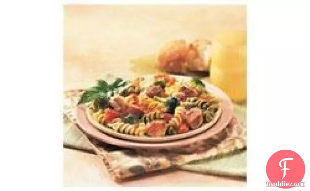 इतालवी चिकन और पास्ता मेडले