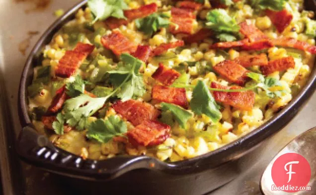 ग्रिल्ड कॉर्न, भुनी हुई मिर्च और फोंटिना के साथ ग्रिट्स कैसे पकाएं