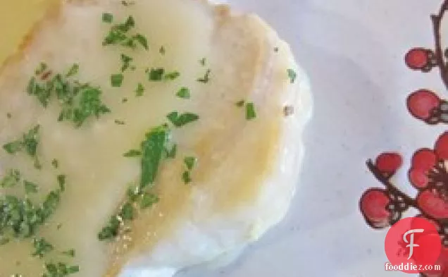 सफेद शराब के साथ स्पेनिश पोर्क