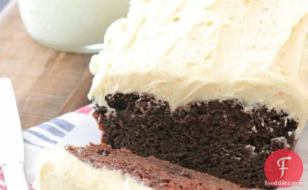 कद्दू मसाला बटरक्रीम के साथ डबल चॉकलेट कद्दू केक