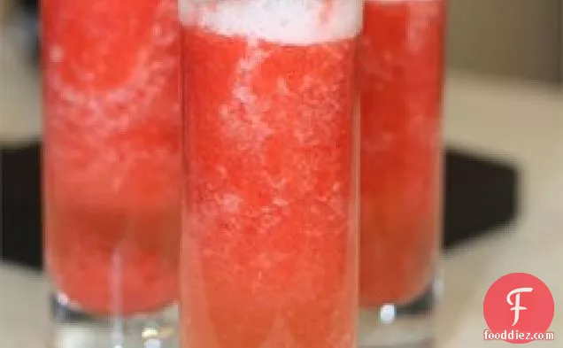 स्ट्रॉबेरी शैंपेन सूप