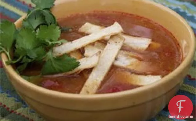 स्वस्थ धीमी कुकर चिकन टॉर्टिला सूप