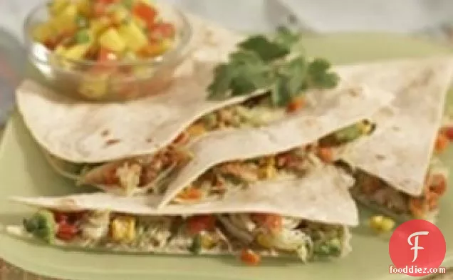 मैंगो साल्सा के साथ एवोकैडो क्साडिलस