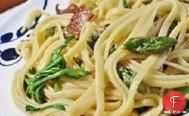 Linguine with Asparagus, Bacon, and Arugula