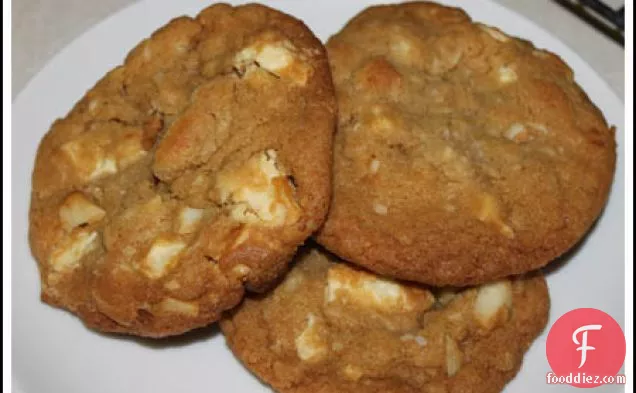 White Chocolate Chunk Macadamia Cookies