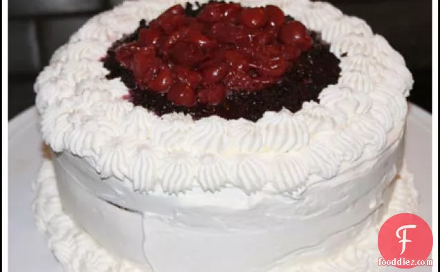 क्रीम चीज़ फ्रॉस्टिंग के साथ रेड वेलवेट केक