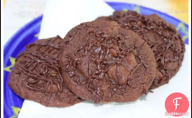 ट्रिपल चॉकलेट ब्राउनी कुकीज़