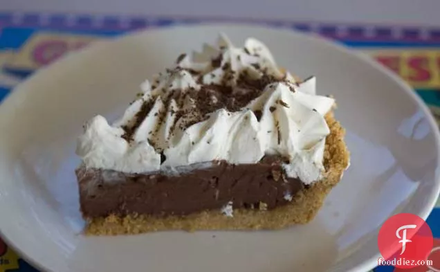 नो-बेक ग्राहम क्रस्ट के साथ चॉकलेट क्रीम पाई