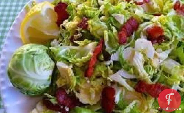बेकन ड्रेसिंग के साथ ब्रसेल्स स्प्राउट्स कैसे बनाएं