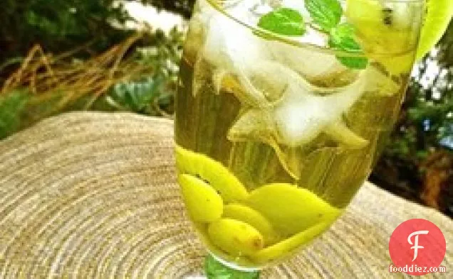 White Sangria with Kiwi