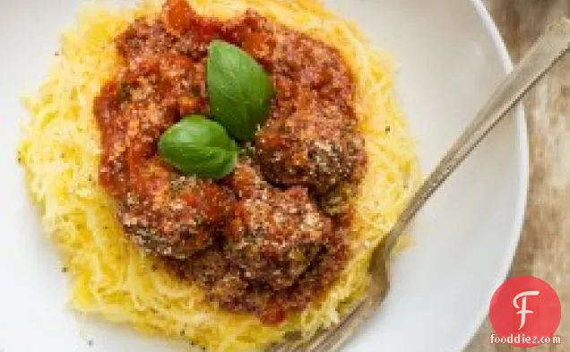 इतालवी बीन बॉल्स और स्पेगेटी स्क्वैश नूडल्स