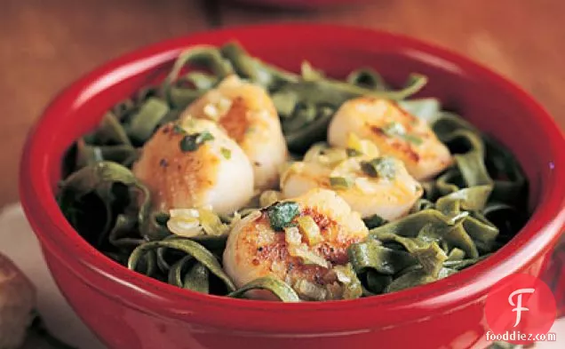 Basil Scallops with Spinach Fettuccine