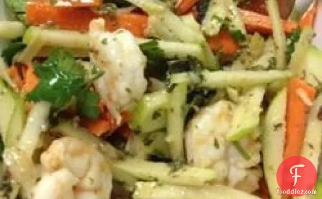 पुदीना, लेमनग्रास और डिजॉन ड्रेसिंग के साथ हरा सेब, जीका और झींगा सलाद