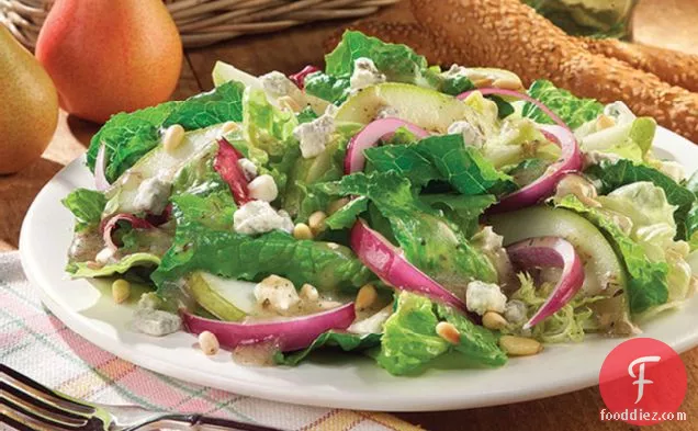 Pear & Blue Cheese Salad
