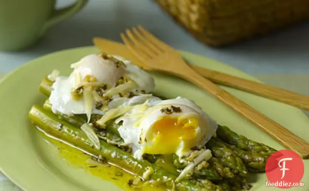 Asparagus With Poached Eggs and Parmesan