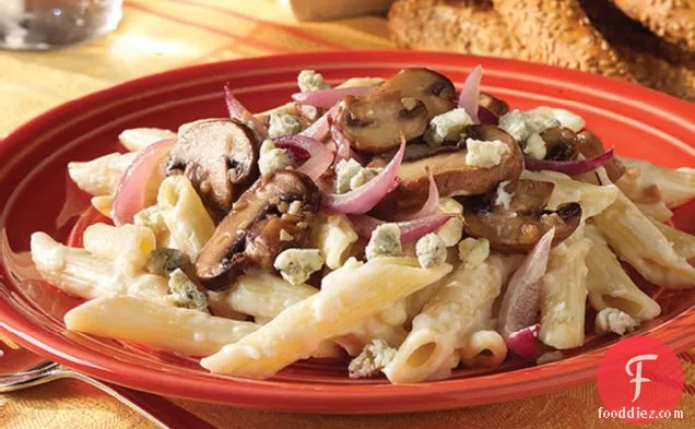 Penne and Mushrooms with Gorgonzolo Sauce