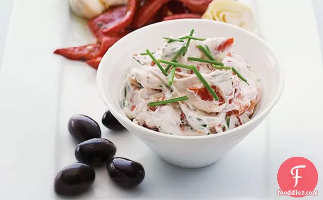 धूप में सुखाया हुआ टमाटर और लहसुन डुबकी