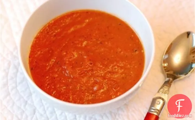 आग भुना हुआ मसालेदार टमाटर का सूप