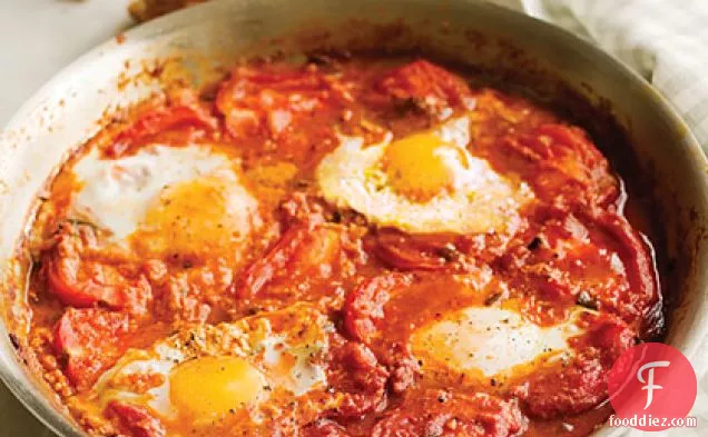 Paprika Tomatoes with Poached Eggs (Shakshouka)