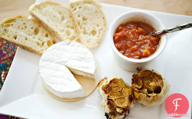 Brie, Roasted Garlic And Tomato Chutney