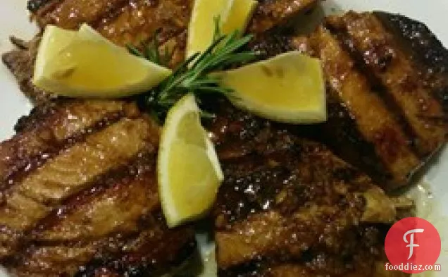 मैरिनेड के साथ ग्रिल्ड येलोफिन टूना