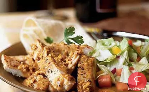 बादाम के साथ मैक्सिकन चिकन-चिली क्रीम