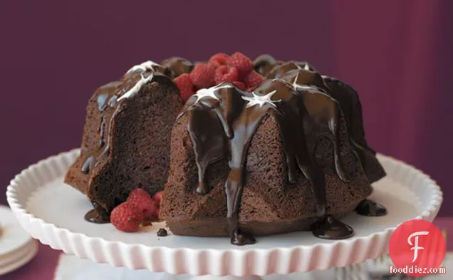 ट्रिपल चॉकलेट केक